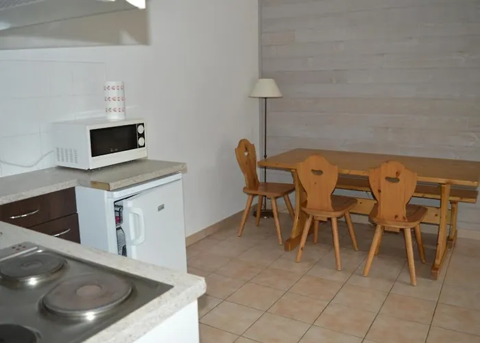 Appartement T3 Au Pied Des Pistes Avec Balcon Et Parking Couvert - 2 Chambres, 6 Couchages - Fr-1-593-56 *